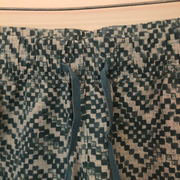 The North Face drawstring shorts w/ zippered pocket sz L - Picture 3 of 14